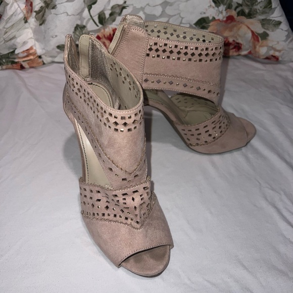 Pink Heels - Picture 5 of 10